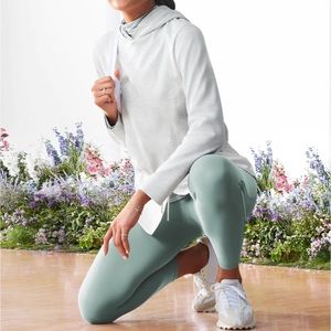 Athleta Salutation Stash Pocket 2 7/8 Tight Light Green Minimalist Gray Medium